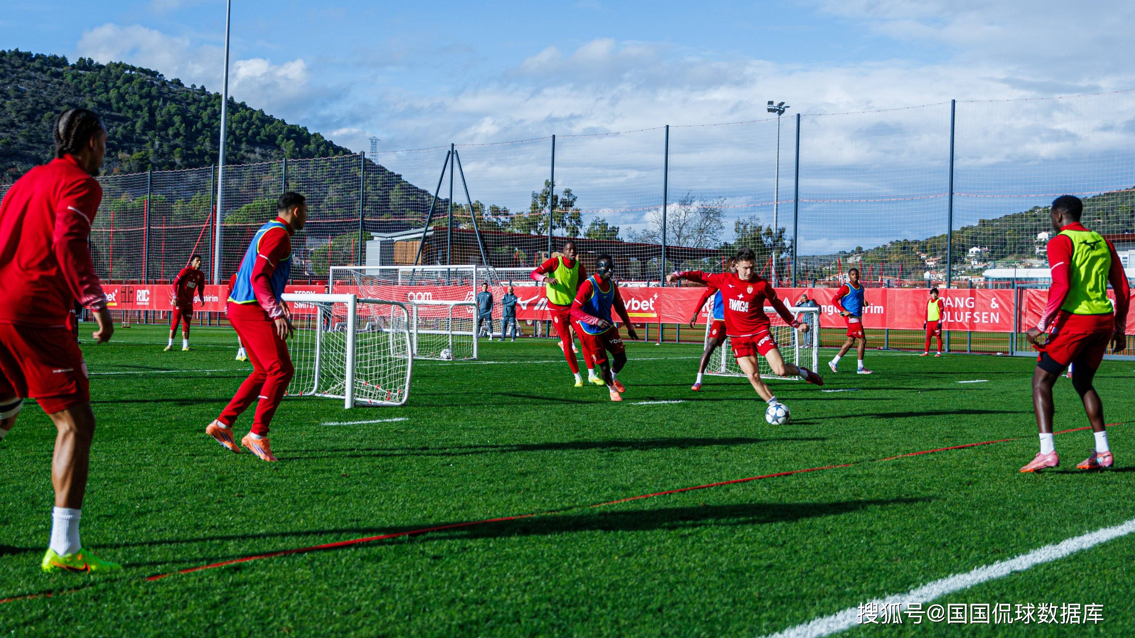 天博官方网站离谱！波尔图围绕法甲绝杀压哨国际比赛日莱比锡调整名单以备欧冠，风云突变本菲卡关键时刻篮板制胜的简单介绍