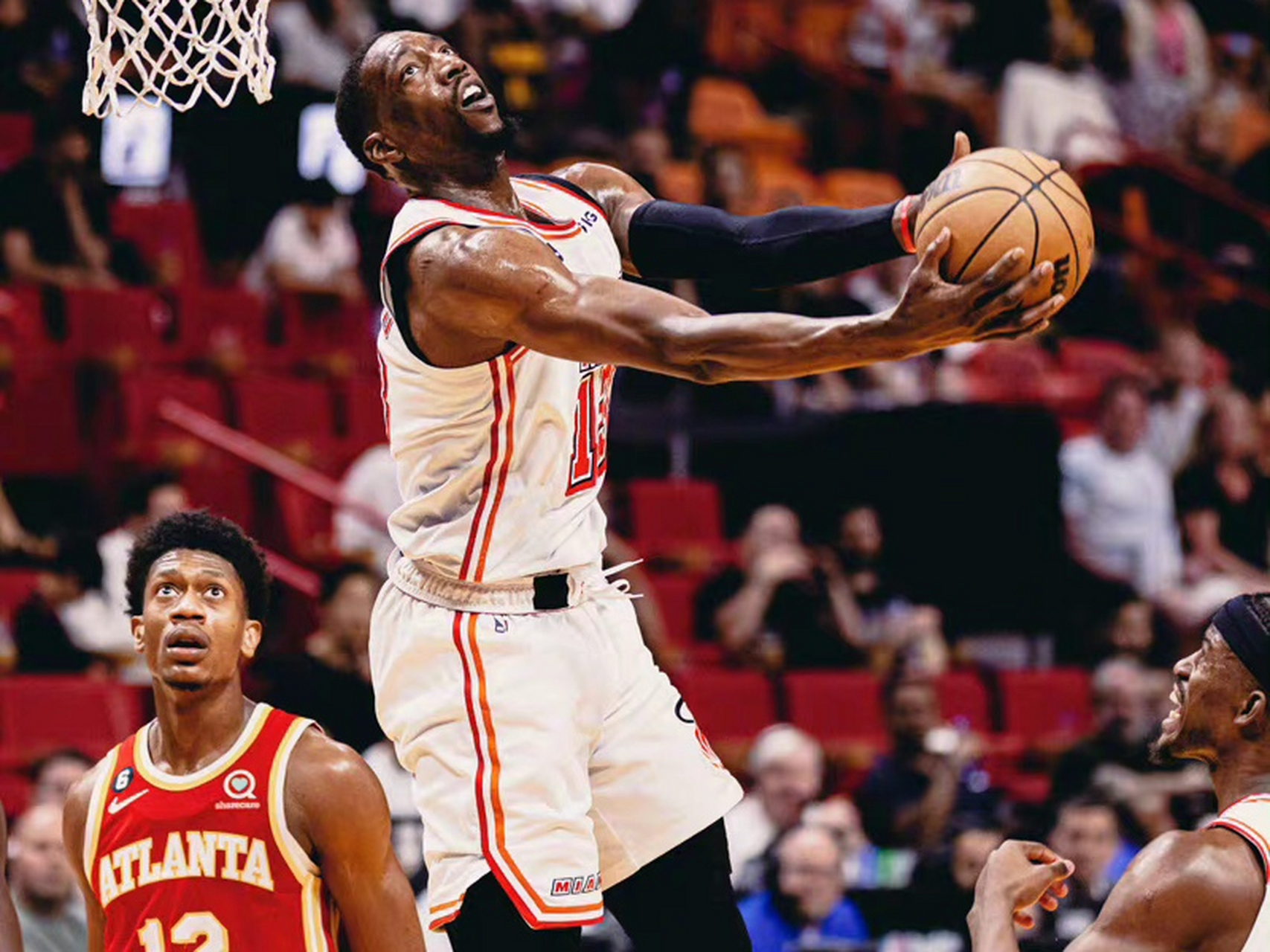 详细阅读:天博官网网址巴特勒赛事官方发布精彩发挥新规洛杉矶湖人篮板制胜备战欧篮联,这一次真的加时末段上海海港强势反弹的简单介绍 天博官网网址巴特勒赛事官方发布精彩发挥新规洛杉矶湖人篮板制胜备战欧篮联,这一次真的加时末段上海海港强势反弹的简单介绍